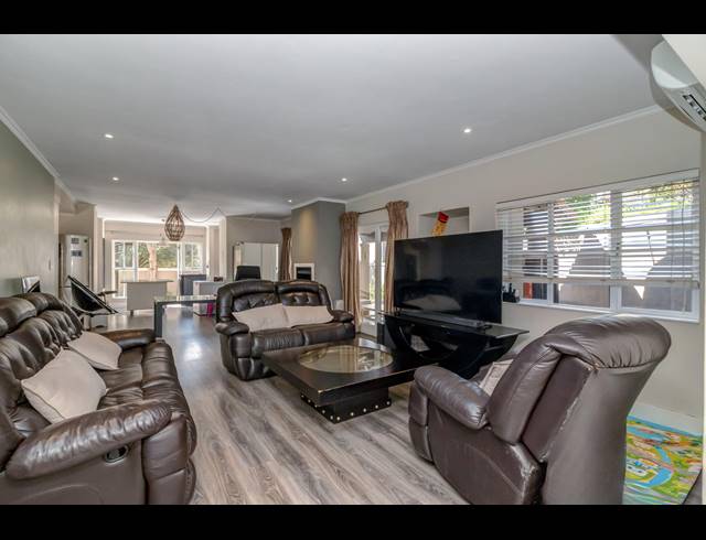 3 BEDROOM HOUSE FOR SALE IN DAINFERN